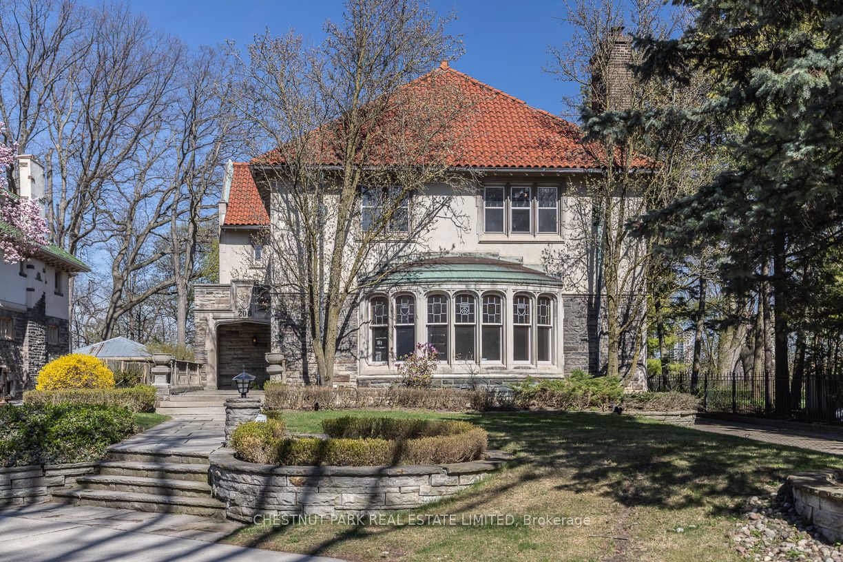 208 Roxborough Drive