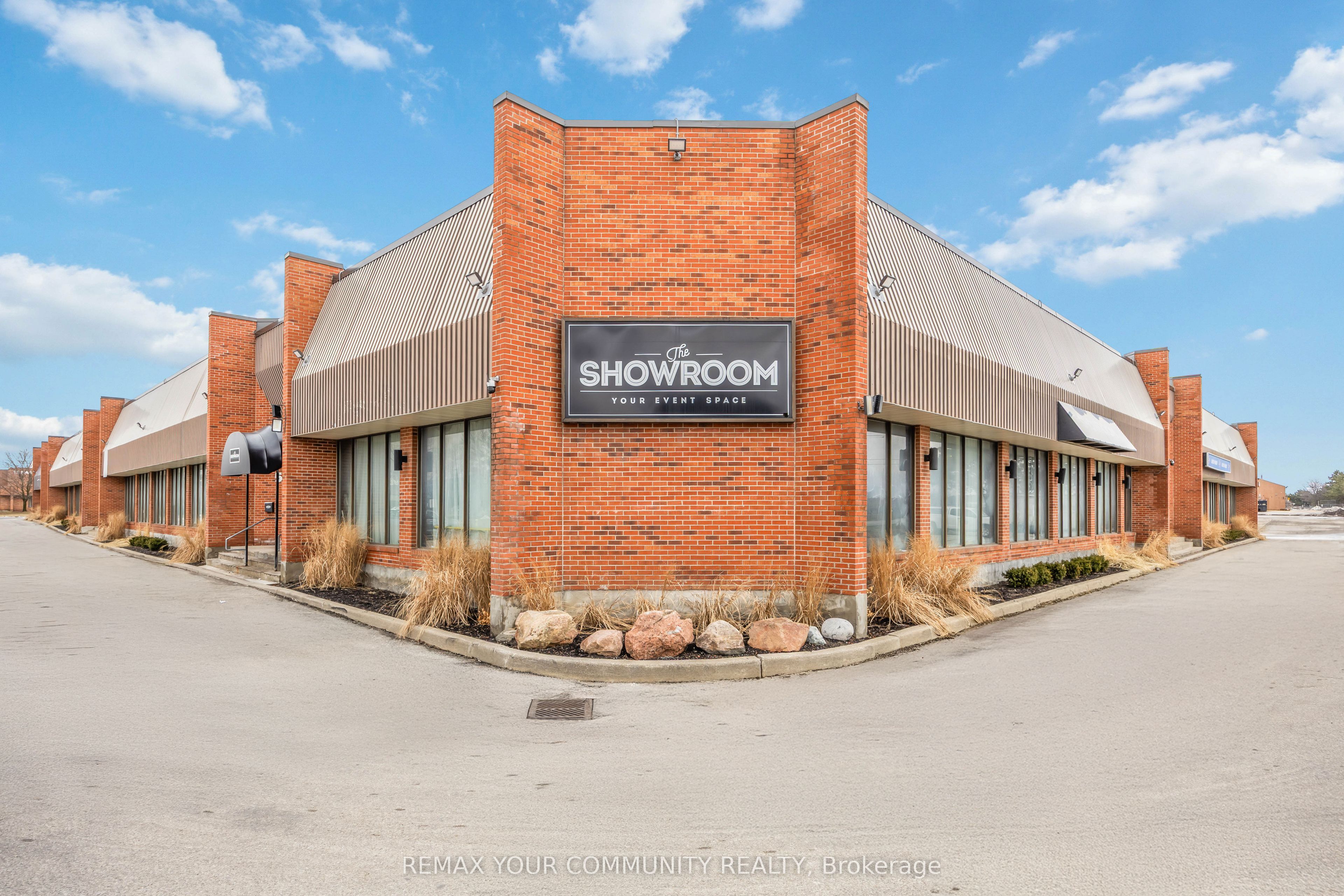 Photo 1 of 9 — 25 Planchet Road, Vaughan, ON L4K 2C5