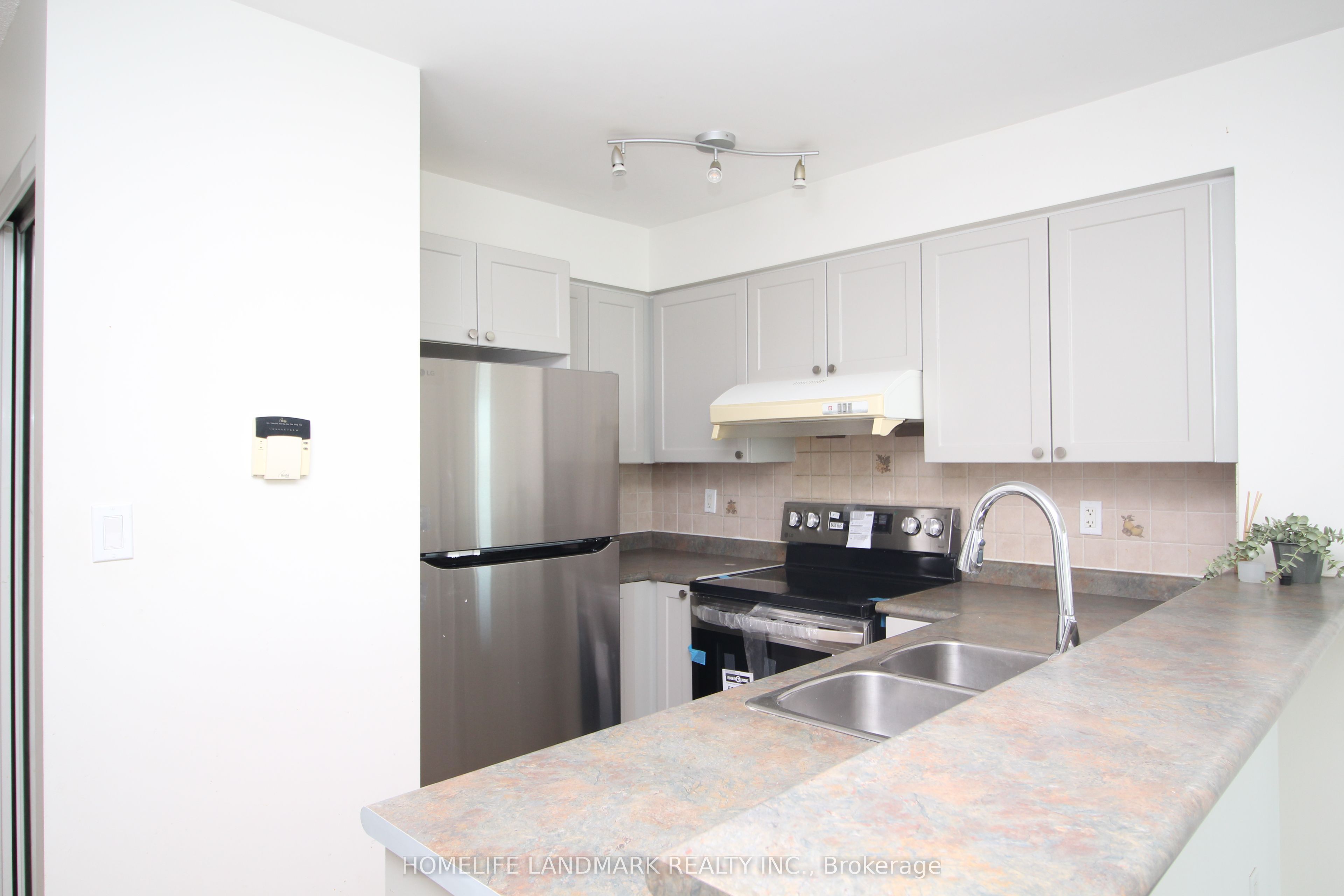 39 Oneida Crescent 718