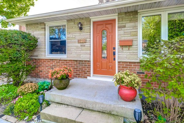 1216 De Quincy Crescent