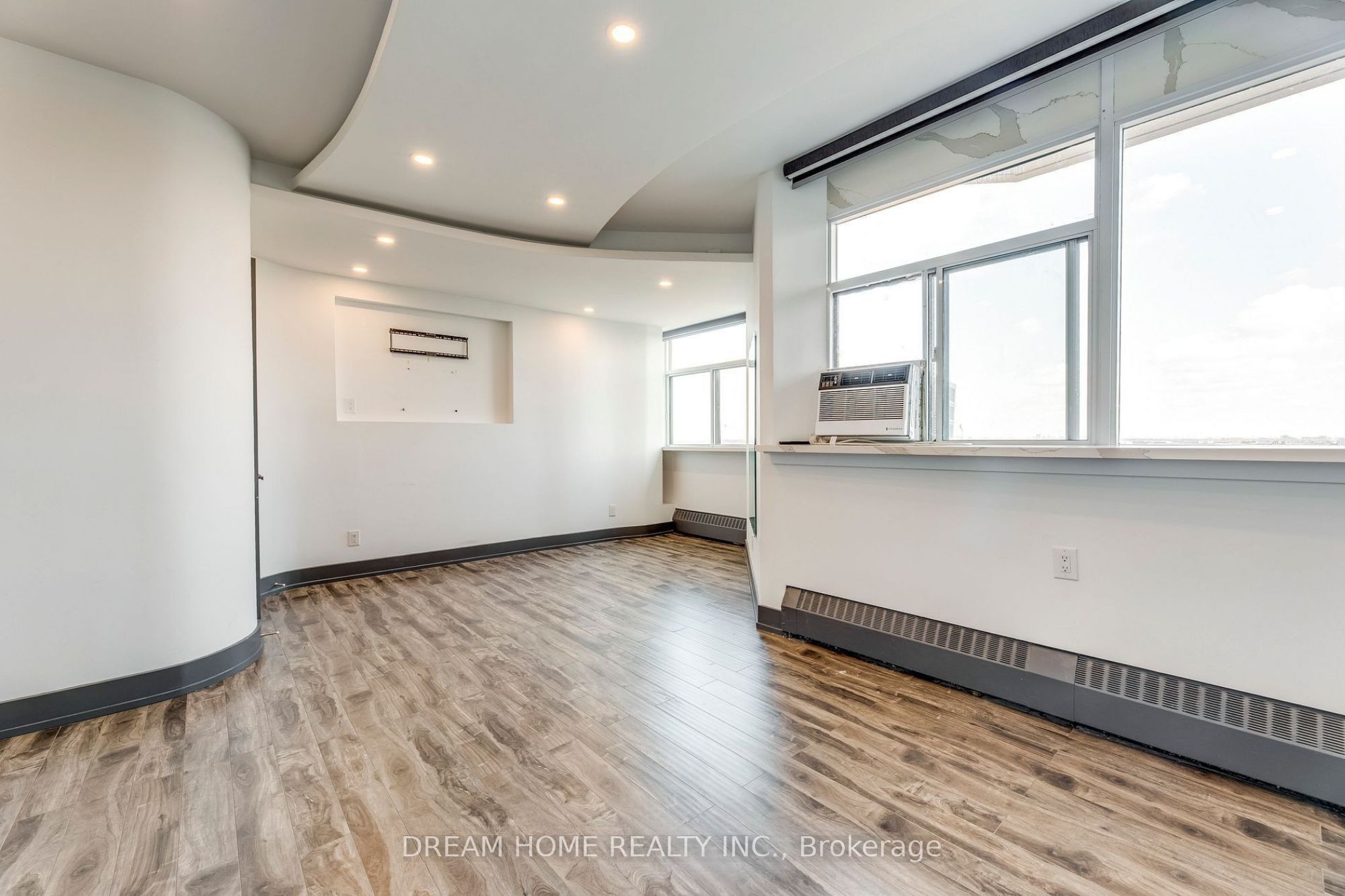 2301 Derry Road W 1010