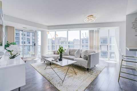 30 Grand Trunk Crescent 1811 Toronto ON M5J 3A4