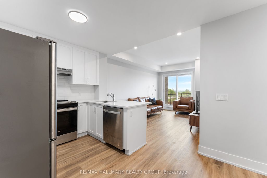 Photo of 1350 Hemlock Road #411, Manor Park - Cardinal Glen and Area, ON K1K 5C2 (MLS # X13539650)