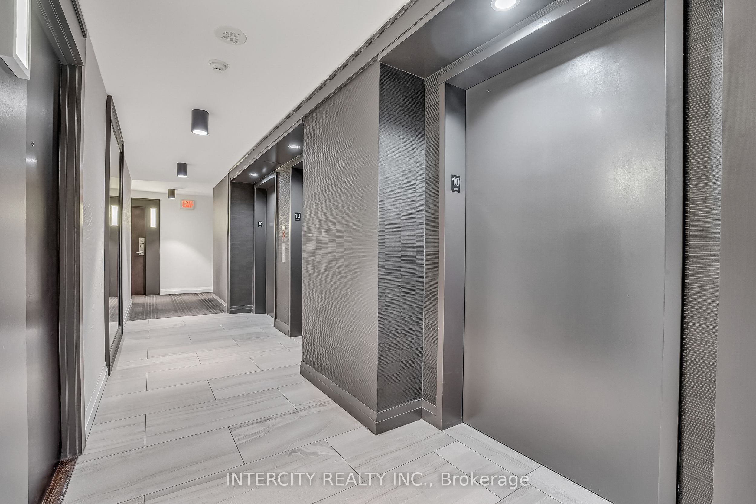 12 Yonge Street 1010