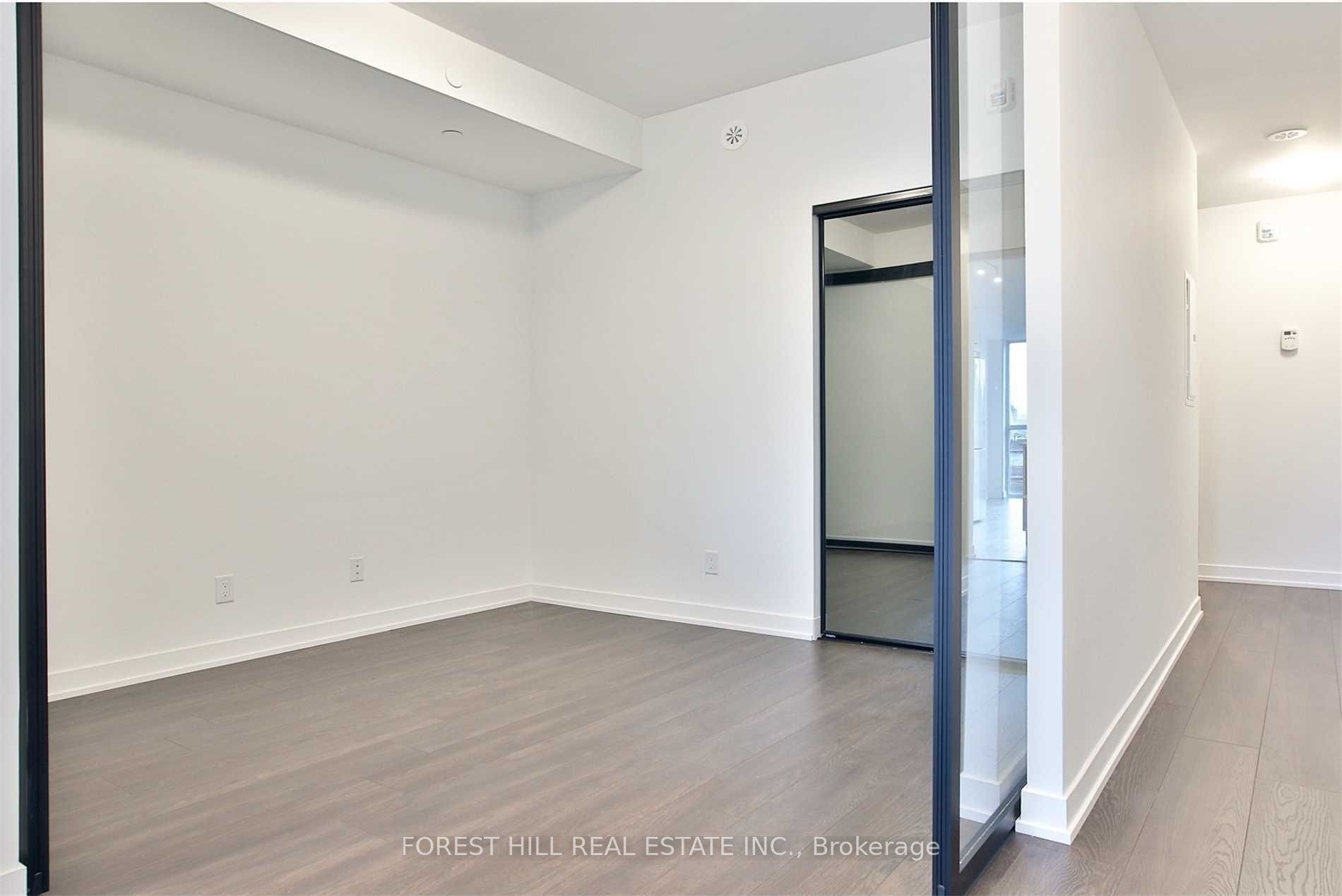 899 Queen Street E 402