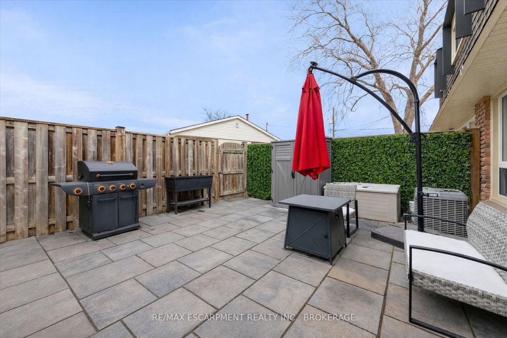 Photo of 5 Viking Court #301, Grimsby, ON L3M 3T8 (MLS # X12901624)