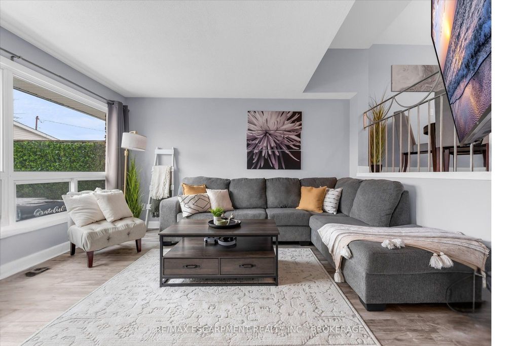 Photo of 5 Viking Court #301, Grimsby, ON L3M 3T8 (MLS # X12901624)