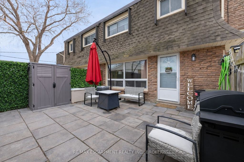 Photo of 5 Viking Court #301, Grimsby, ON L3M 3T8 (MLS # X12901624)