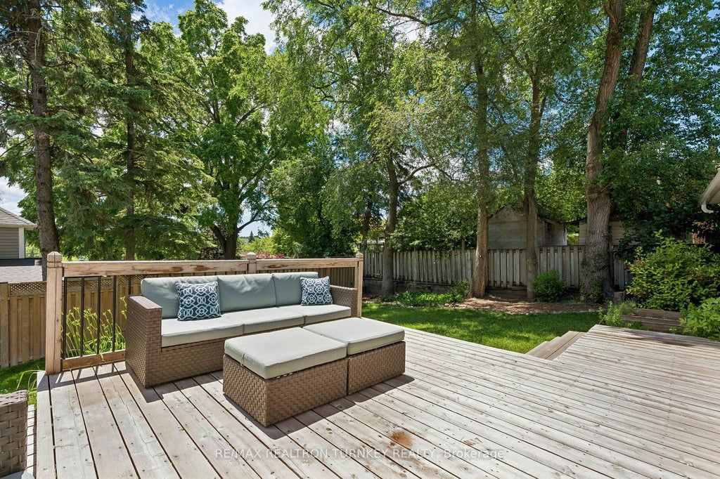 Photo of 72 Vincent Street, Newmarket, ON L3Y 4G5 (MLS # N13794114)