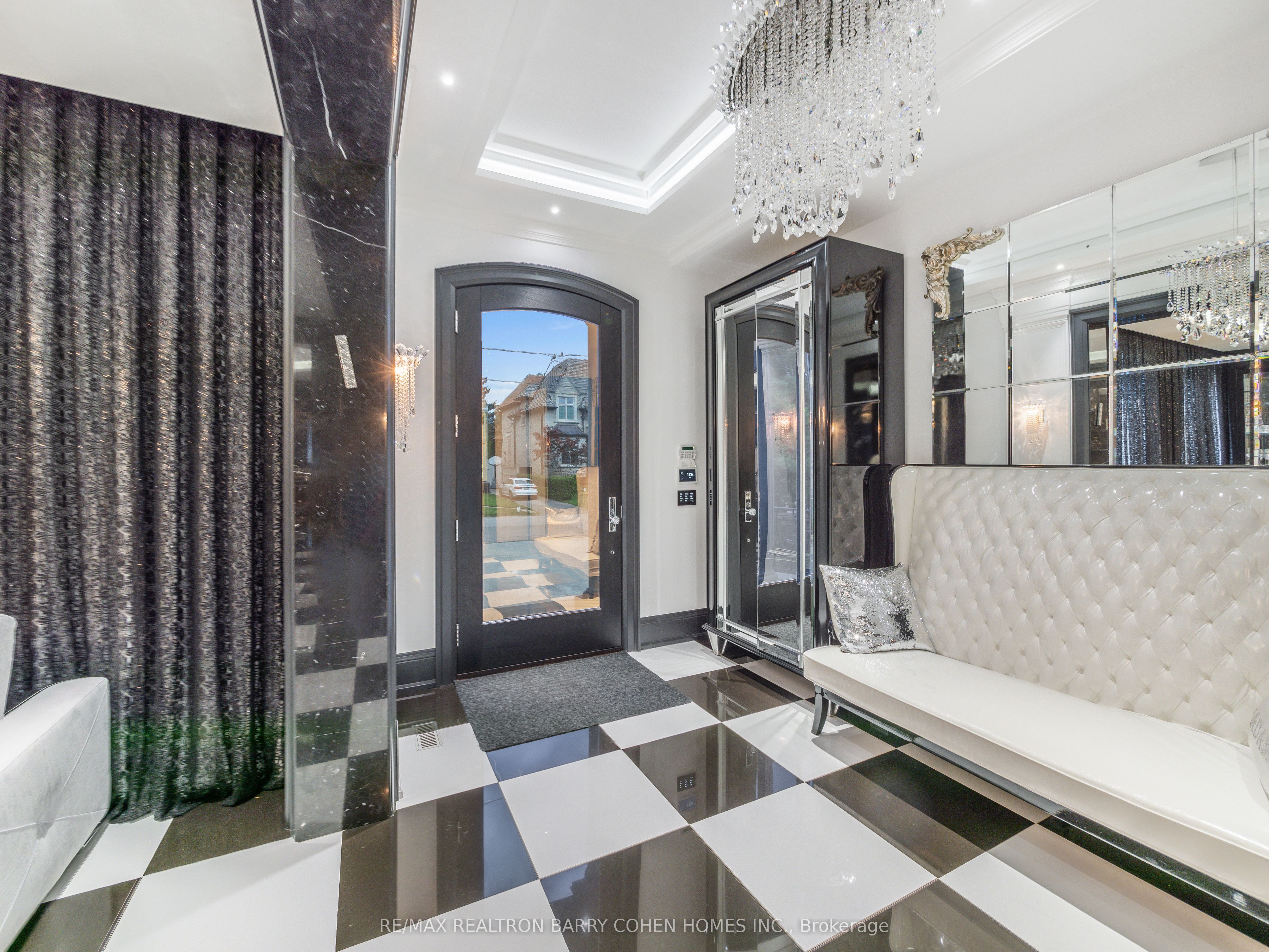 327 Cortleigh Boulevard