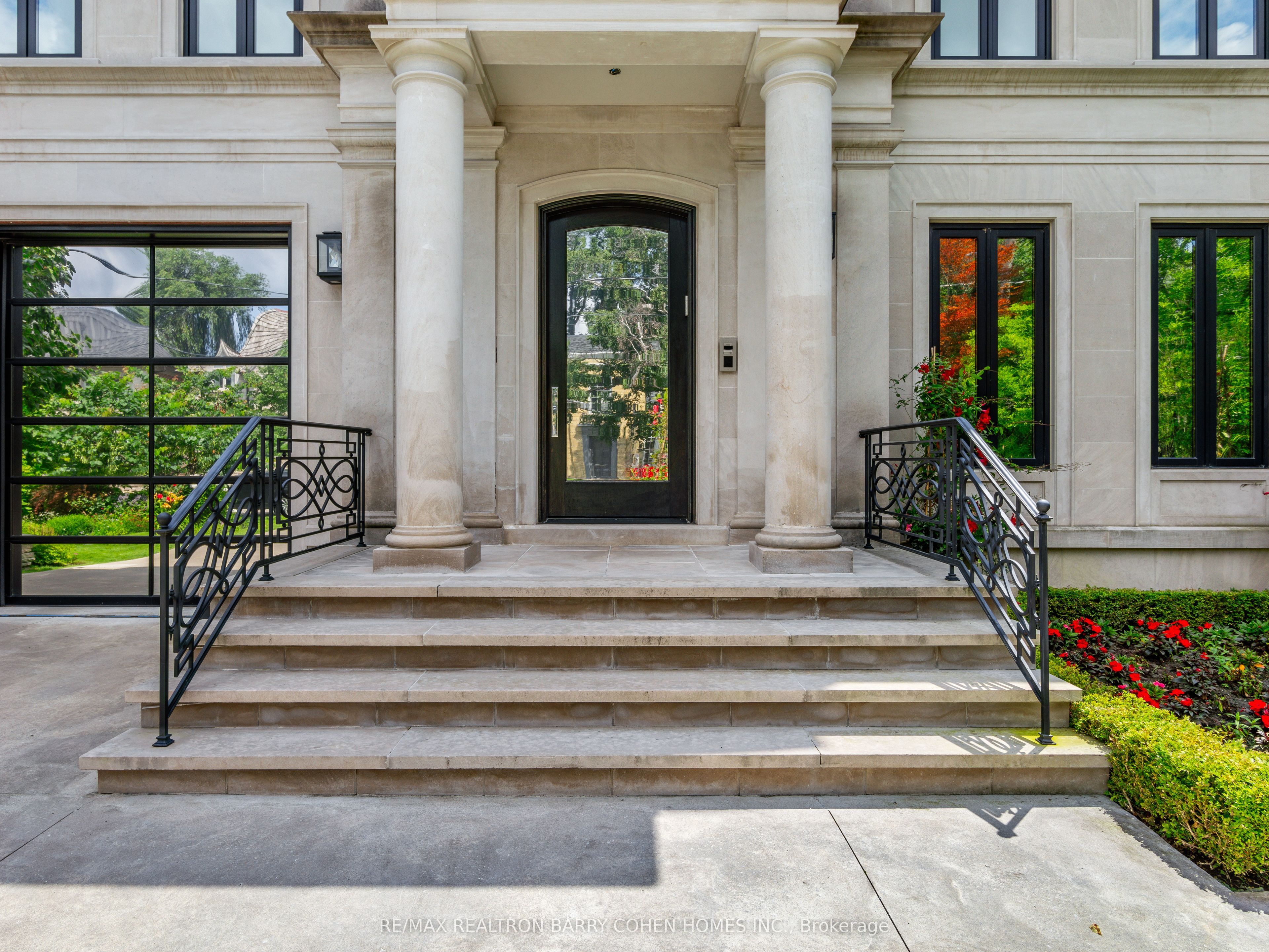 327 Cortleigh Boulevard