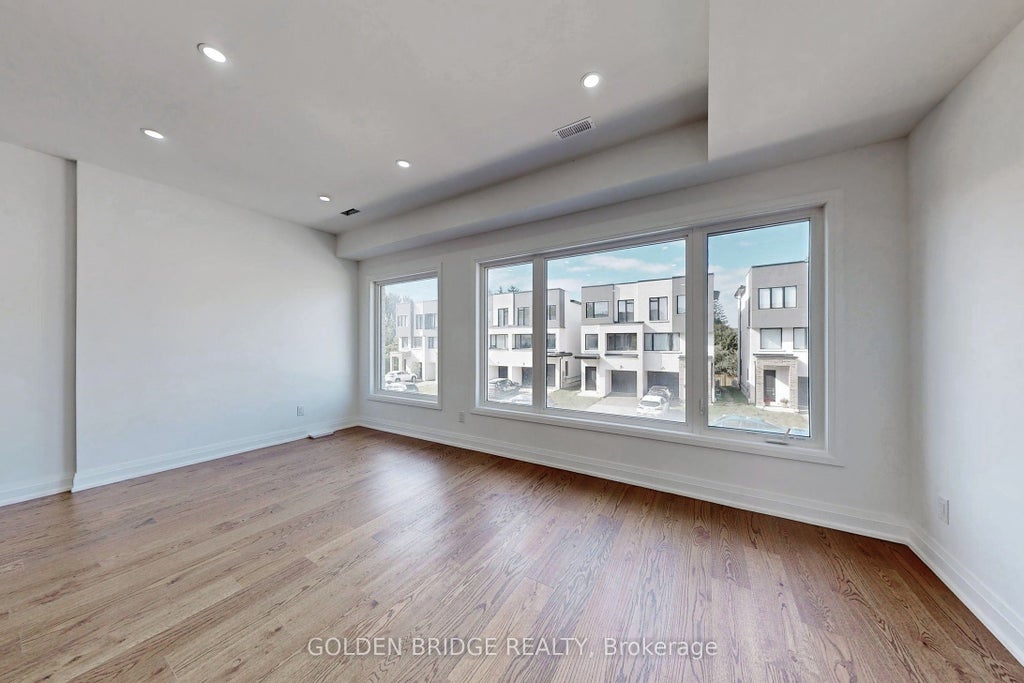 Photo of 21 Persica Street, Richmond Hill, ON L4E 2T3 (MLS # N13598594)
