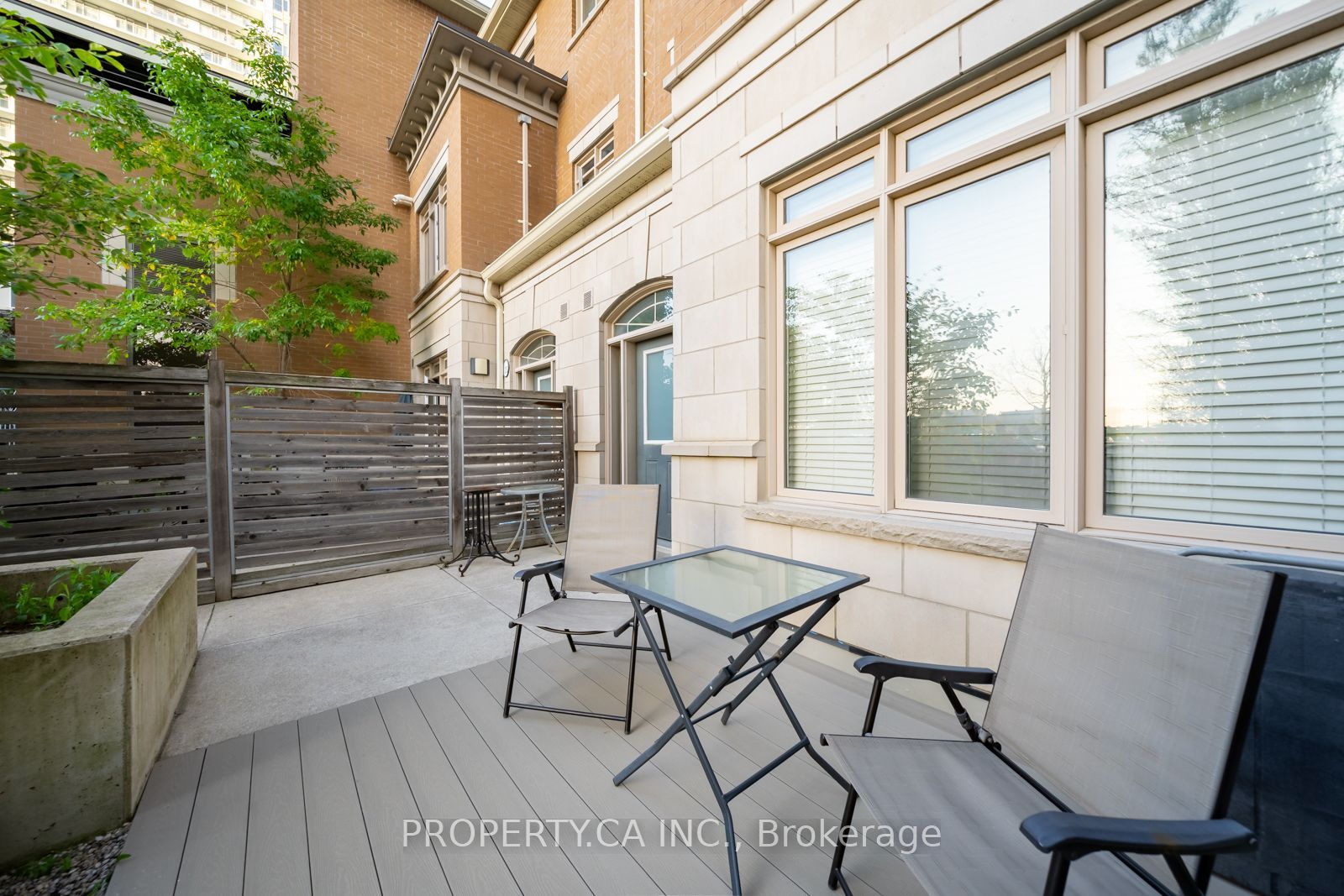 383 Prince Of Wales Drive 112