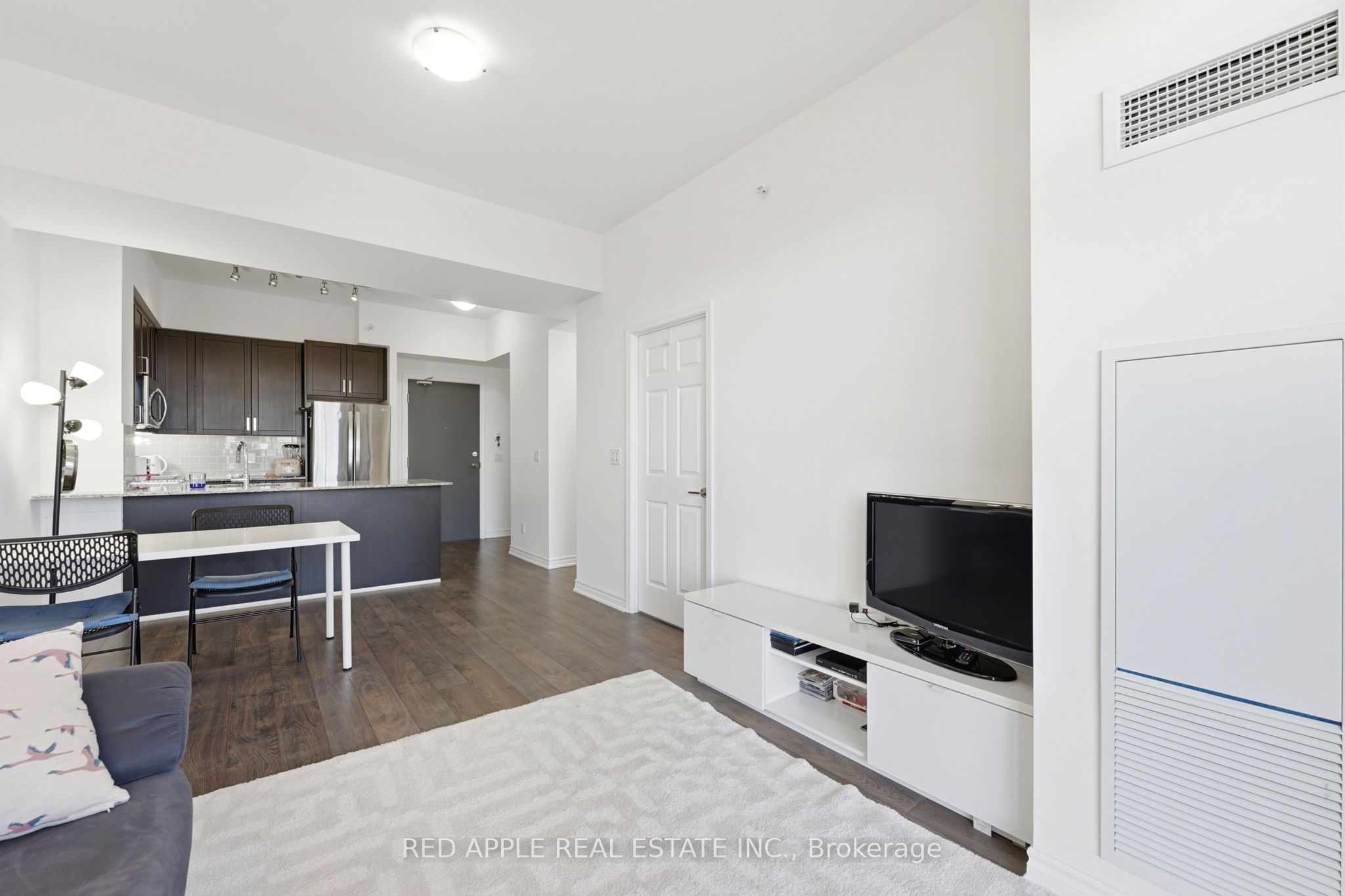 11611 Yonge Street N 719