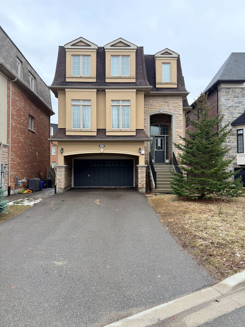 Photo of 69 Headwater Crescent, Richmond Hill, ON L4E 0T2 (MLS # N13042478)