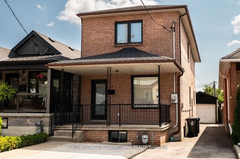 Photo of 17 Kersdale Avenue, Toronto, ON M6M 1C9 (MLS # W12657720)