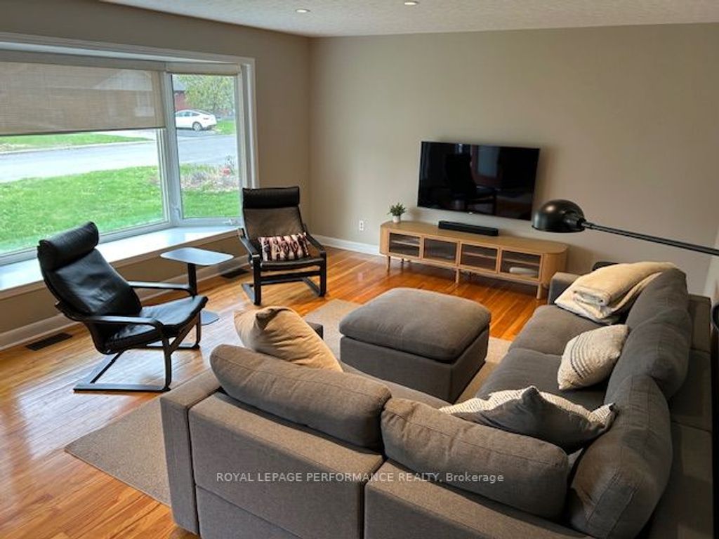 Photo of 1321 Rustic Drive, Parkway Park - Queensway Terrace S and Area, ON K2C 2Y3 (MLS # X13073330)