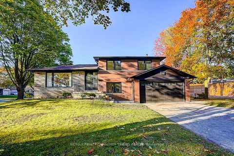 19 Valleycrest Avenue Markham ON L3P 1H6