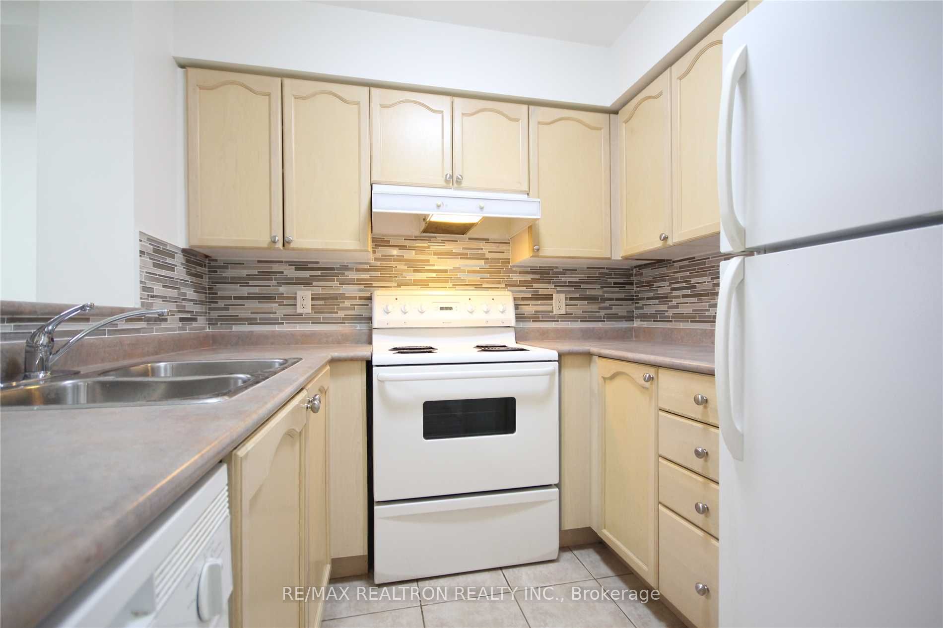 35 Finch Avenue E 1208