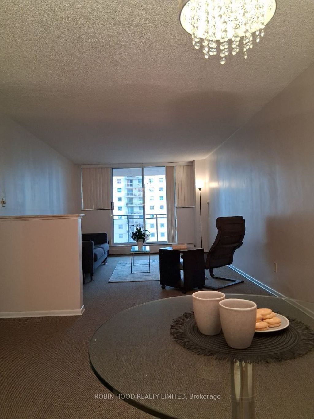 Photo of 975 Warwick Court #605, Burlington, ON L7T 3Z7 (MLS # W13015210)