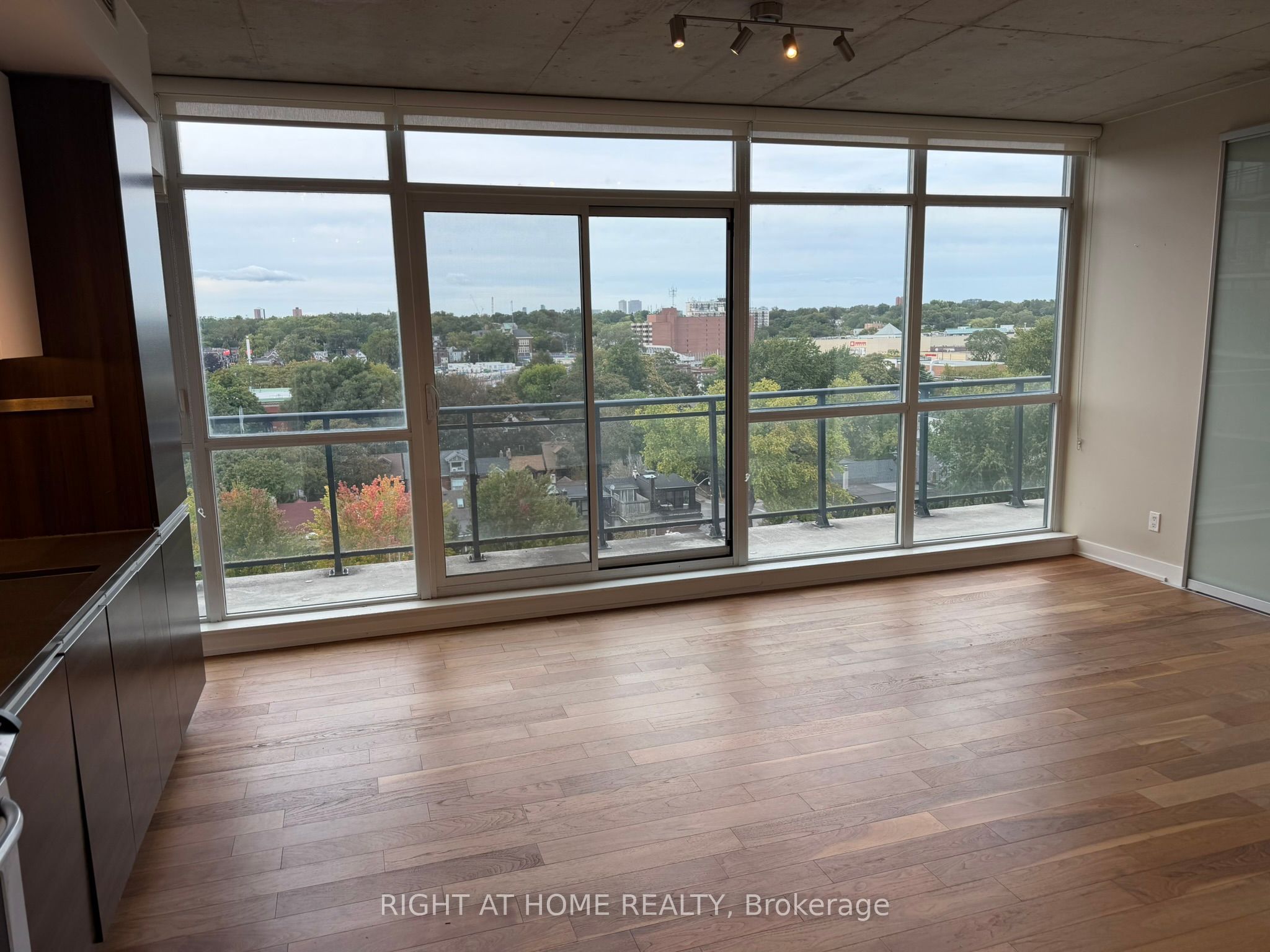 1190 Dundas Street E 1005