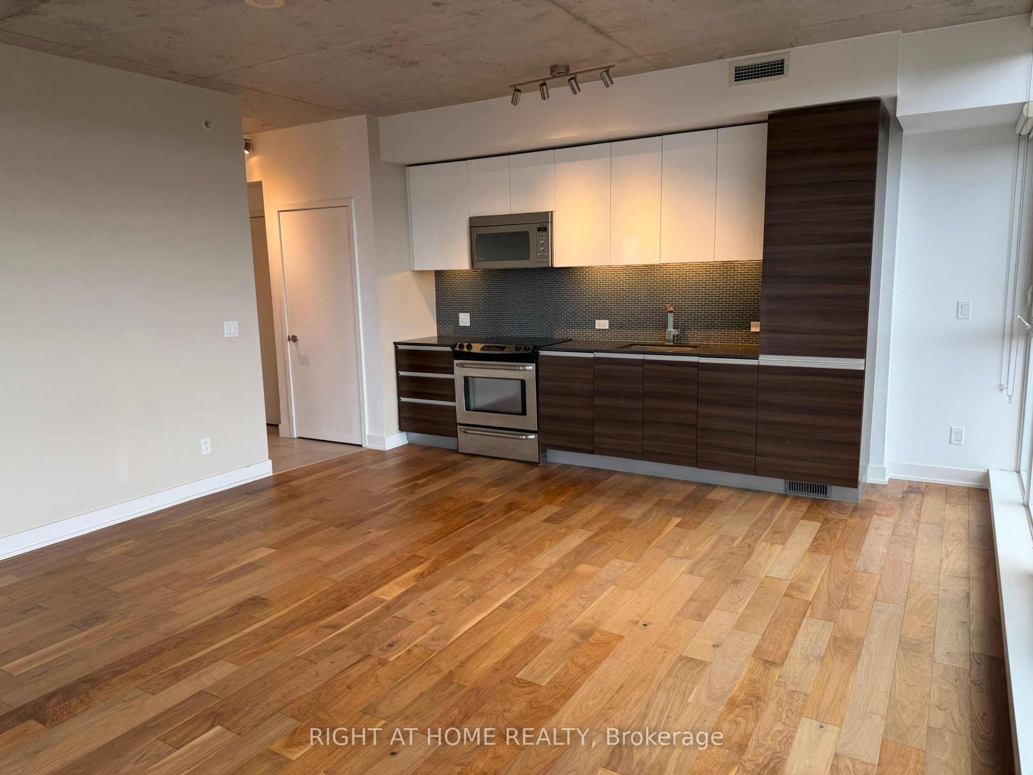 1190 Dundas Street E 1005