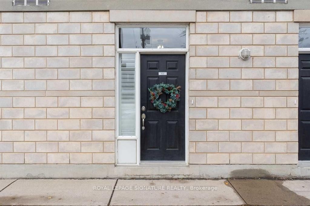 3400 Lake Shore Boulevard W 102