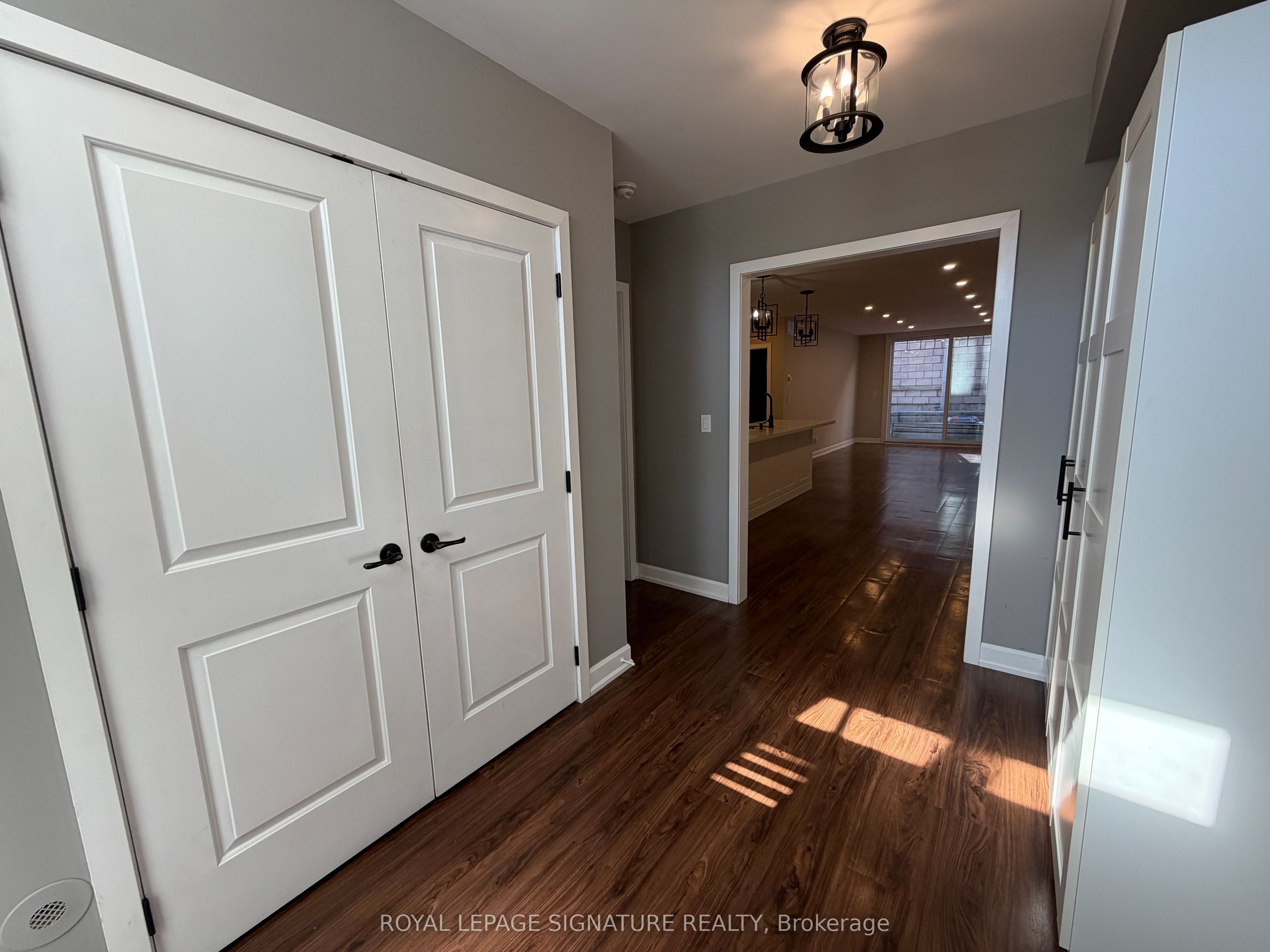 3400 Lake Shore Boulevard W 102