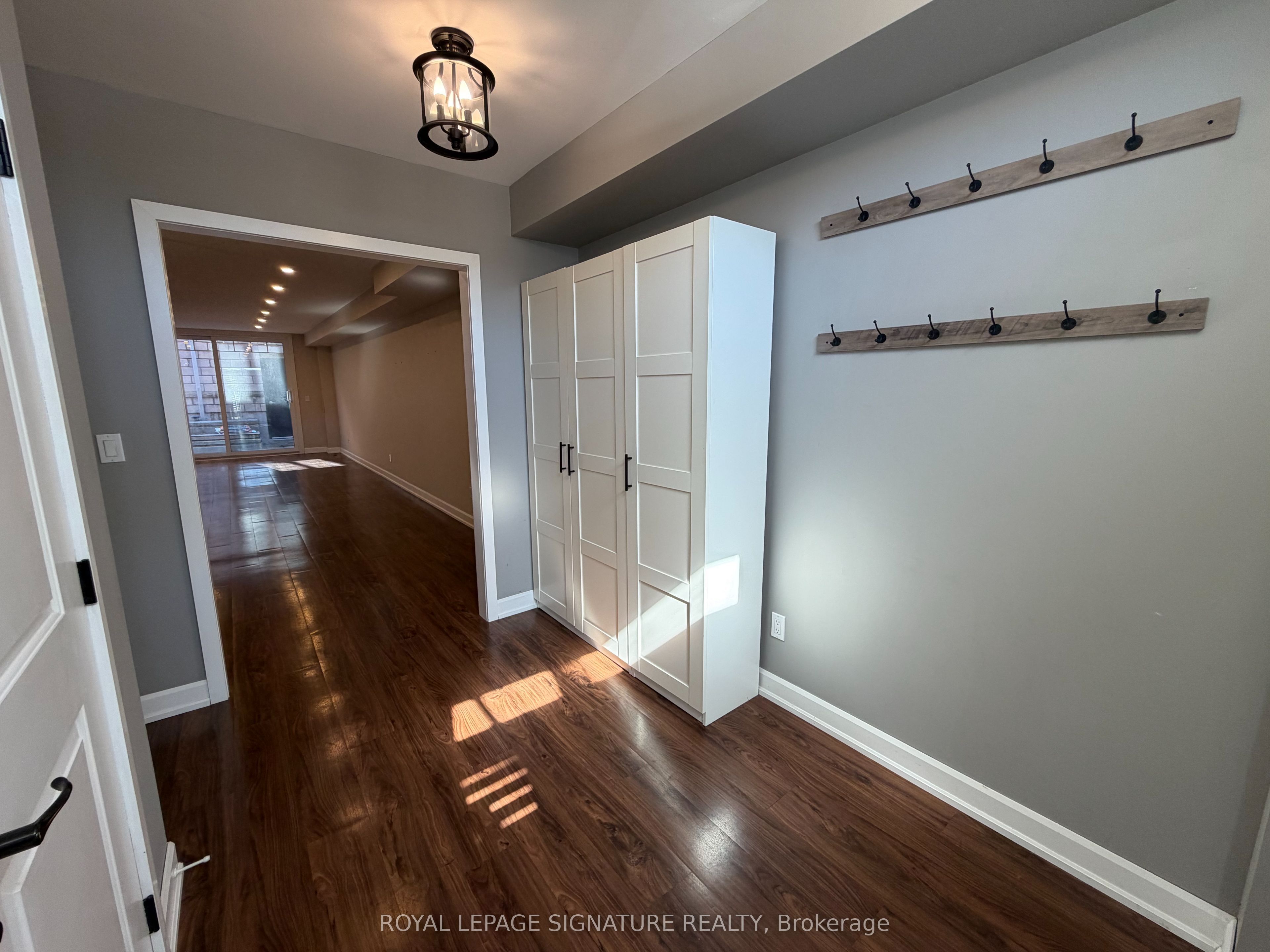 3400 Lake Shore Boulevard W 102