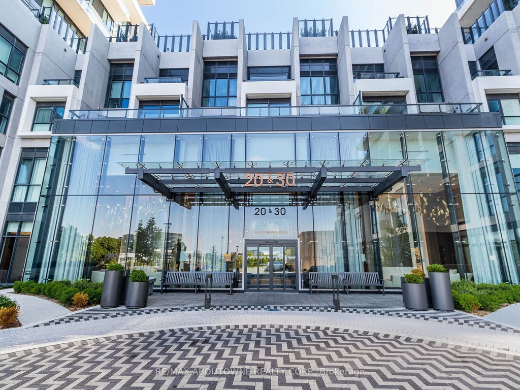 Photo of 30 Inn On The Park Drive #2208, Toronto, ON M3C 0P7 (MLS # C13840760)