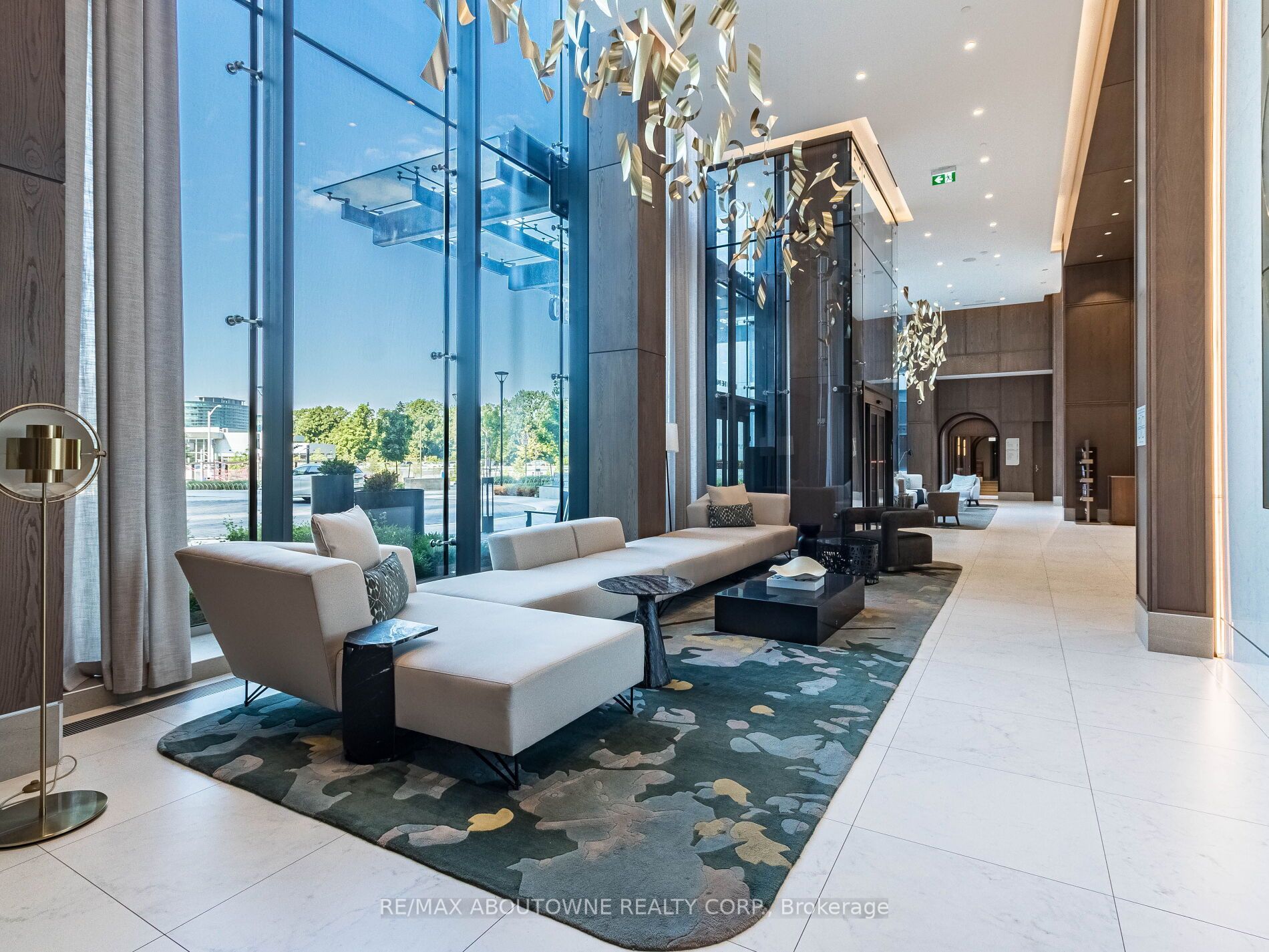 30 Inn On The Park Drive 2208