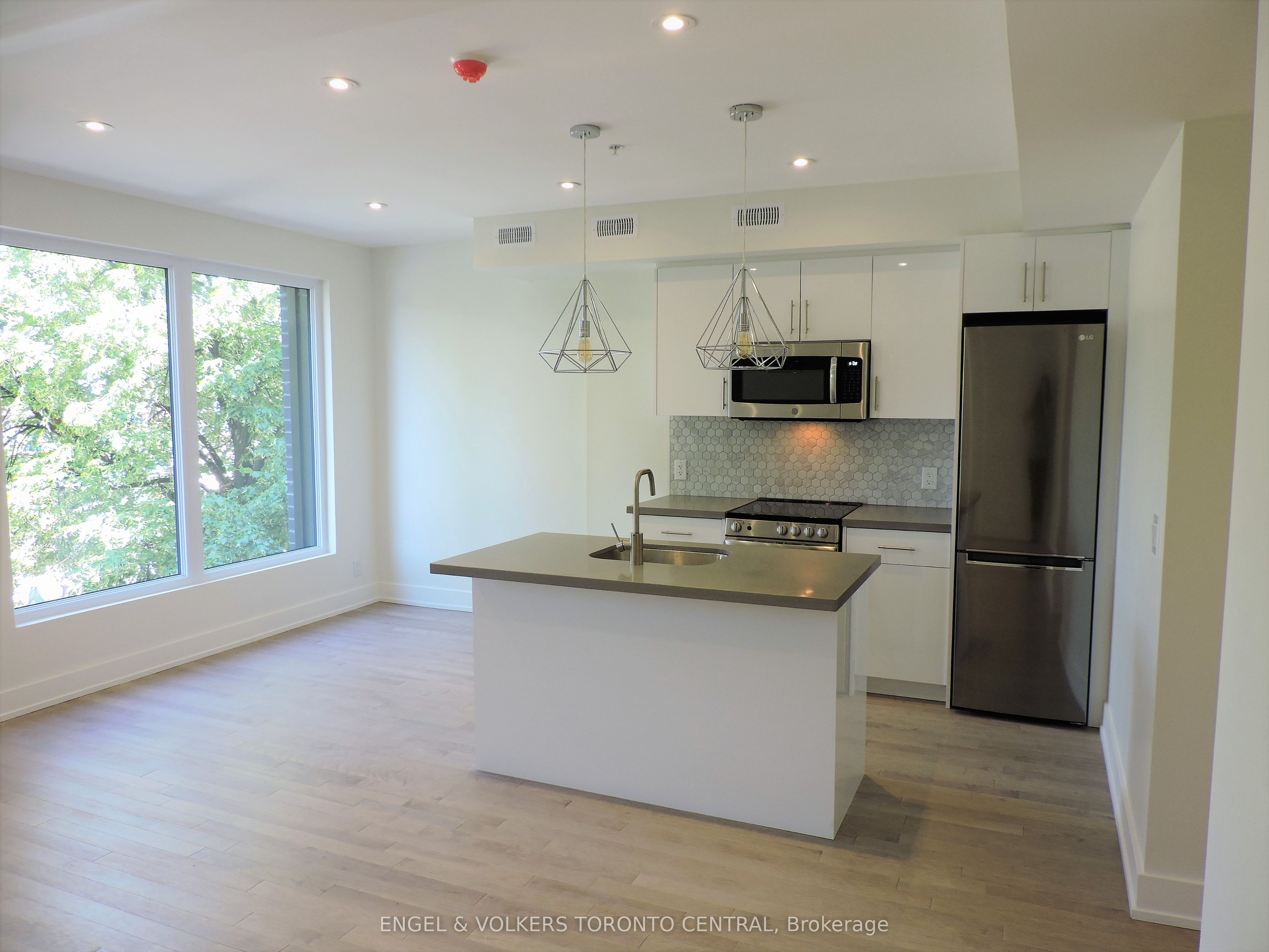 1555 Bloor Street W 4