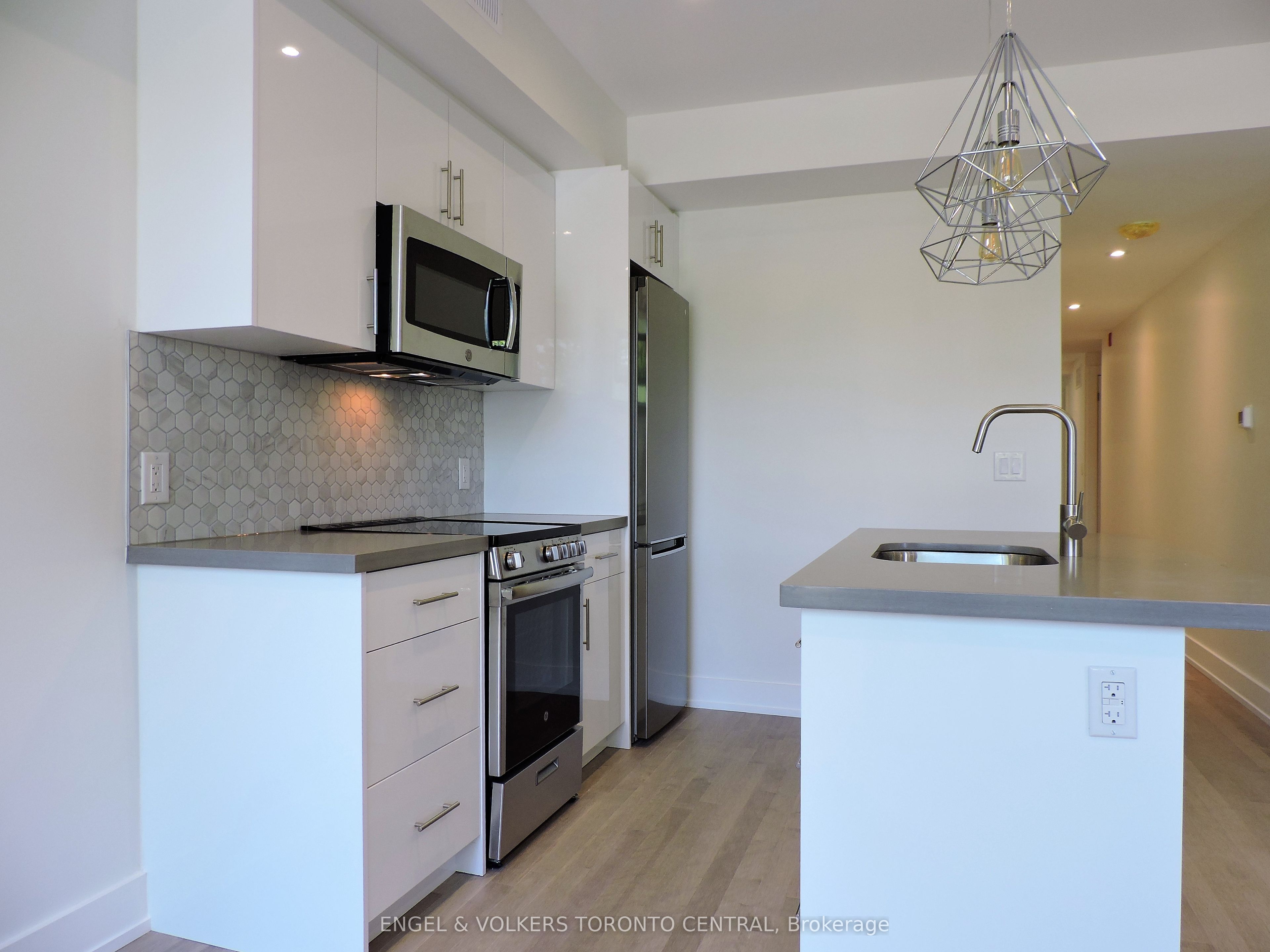 1555 Bloor Street W 4