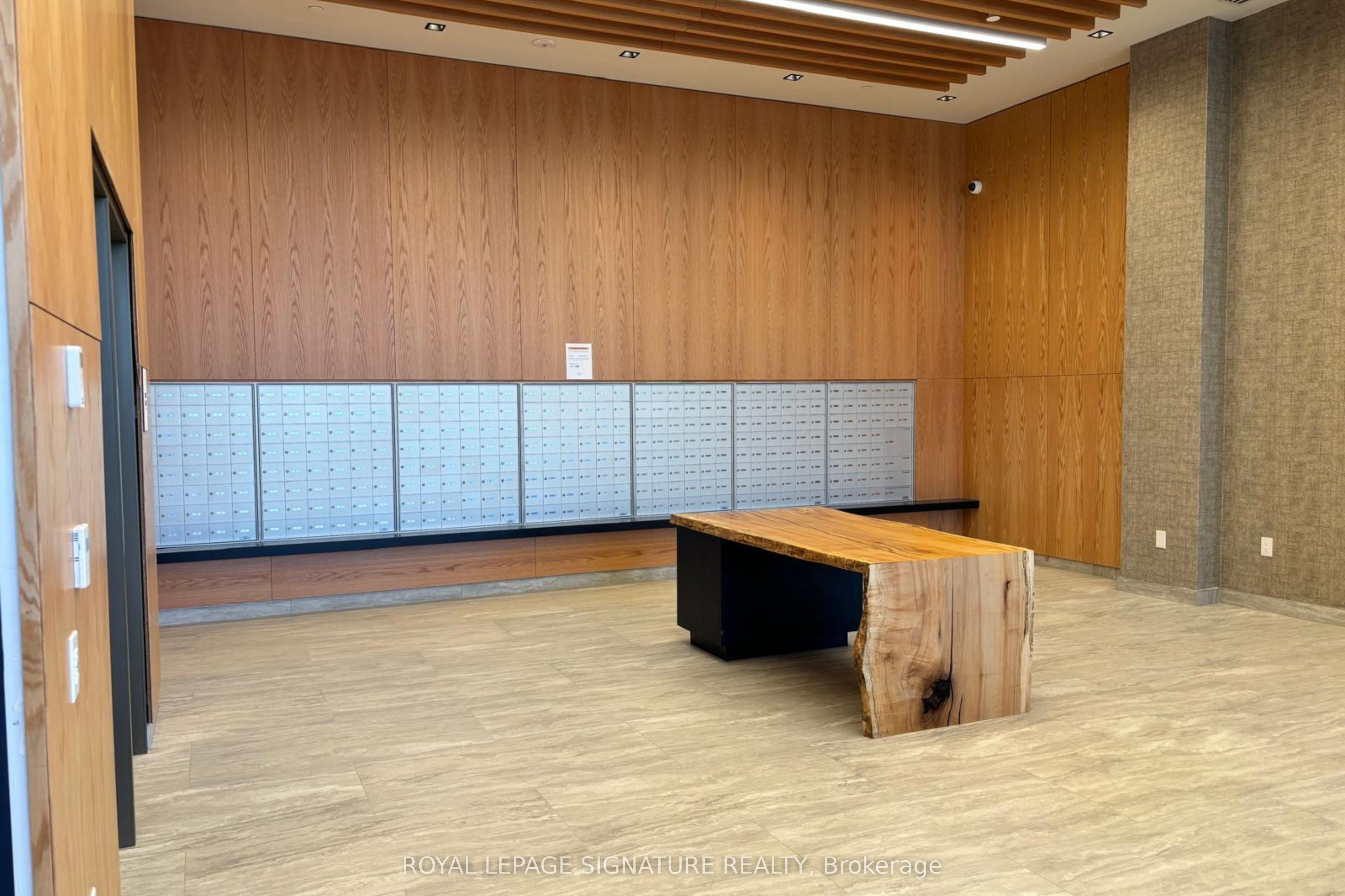 2485 Eglinton Avenue W 1321