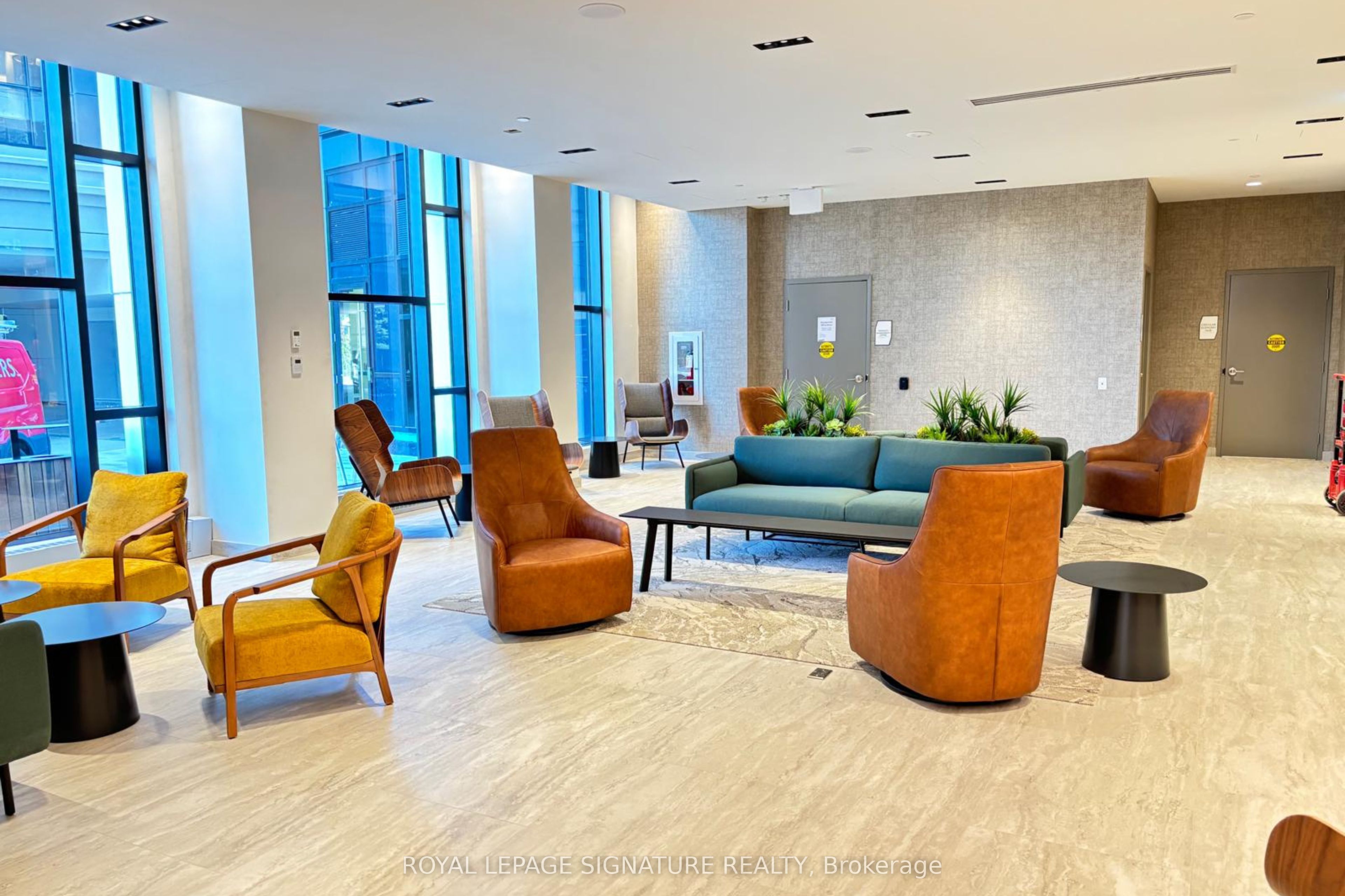 2485 Eglinton Avenue W 1321