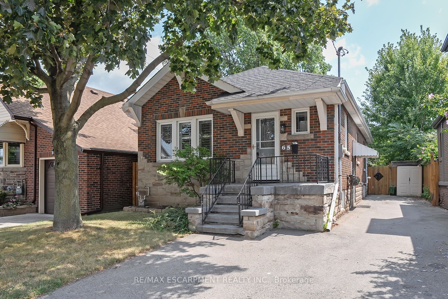 65 Kenilworth Avenue S