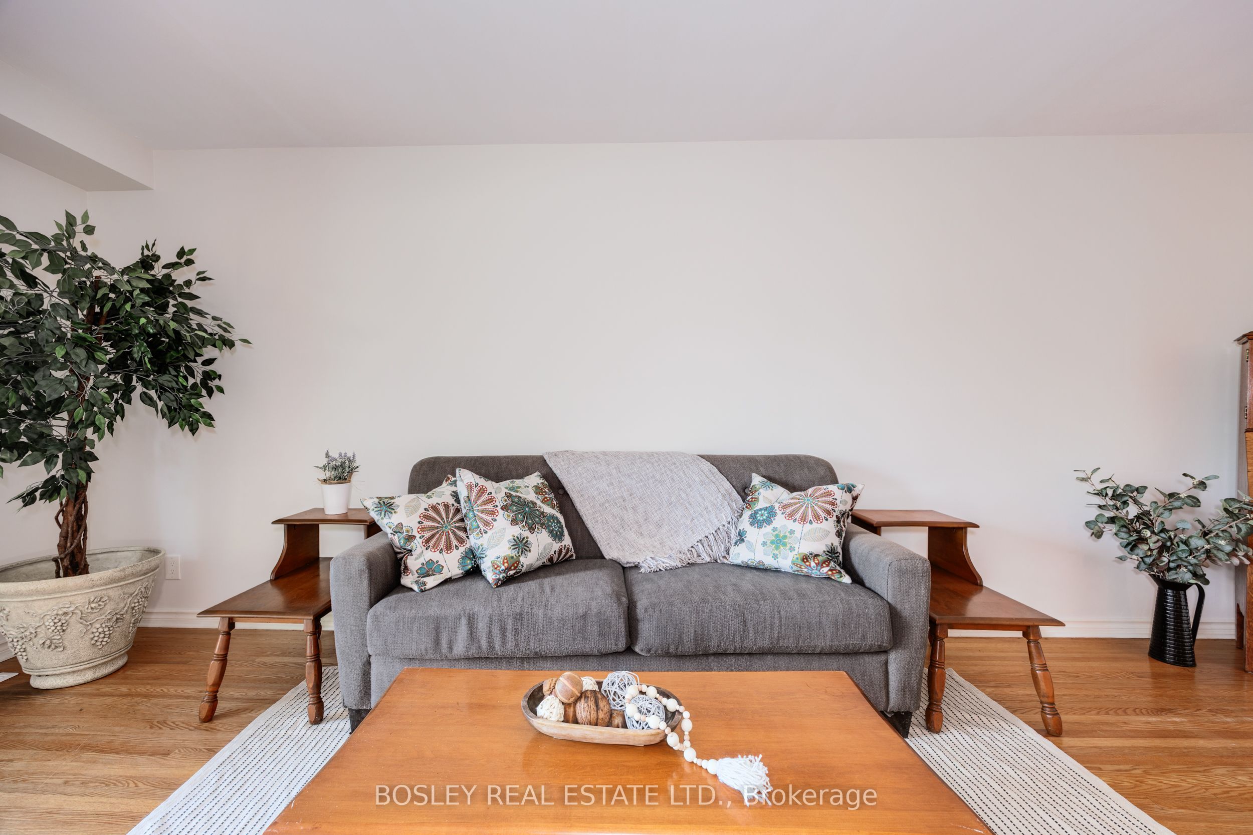 4345 Bloor Street W 60