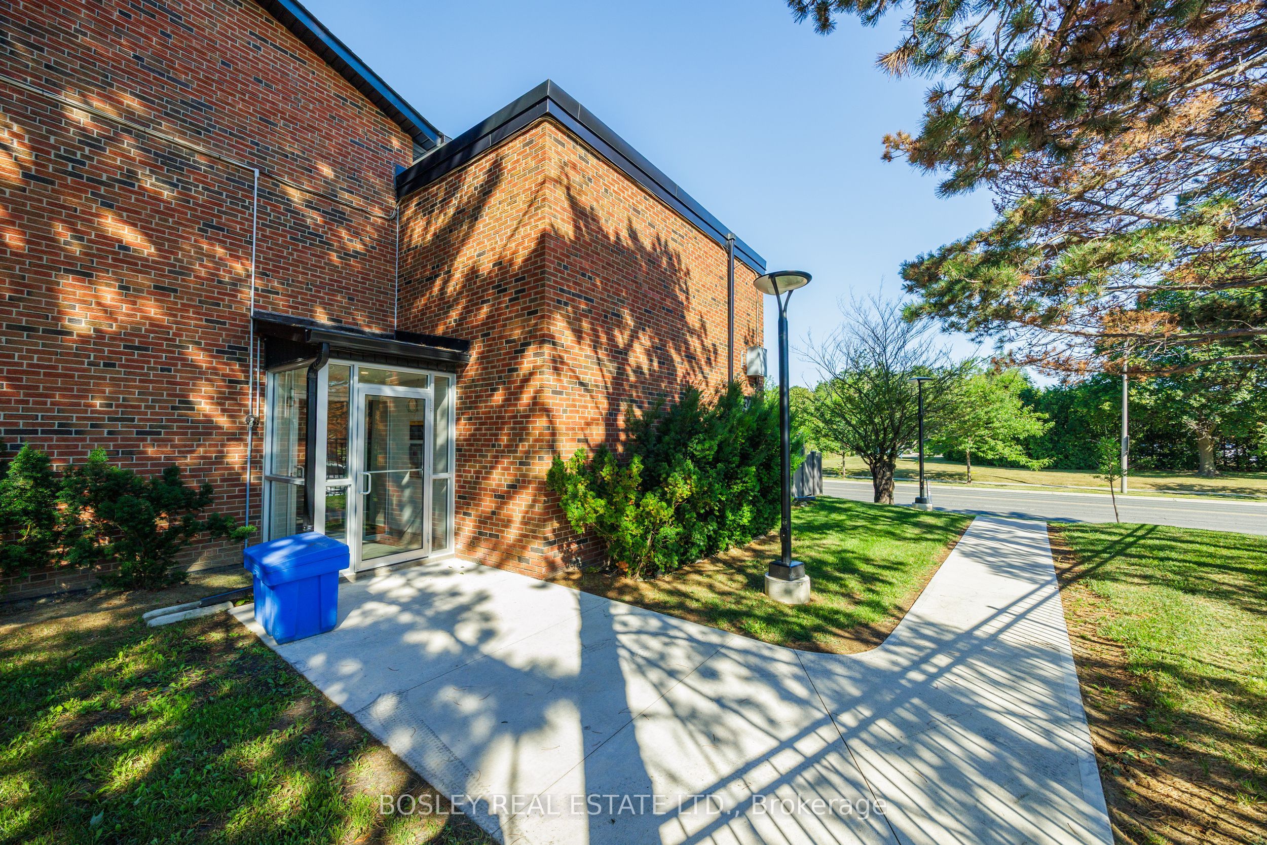 4345 Bloor Street W 60