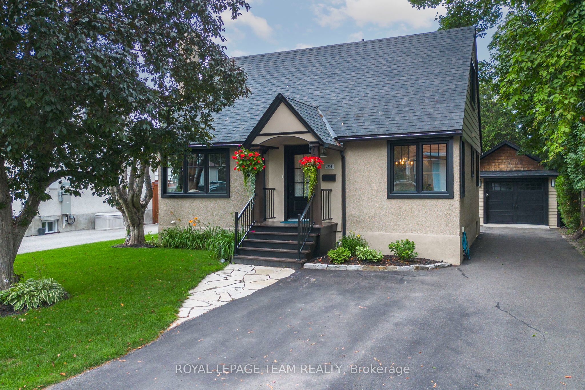 Photo 1 of 36 — 185 Camelia Avenue, Manor Park - Cardinal Glen and Area, ON K1K 2X7