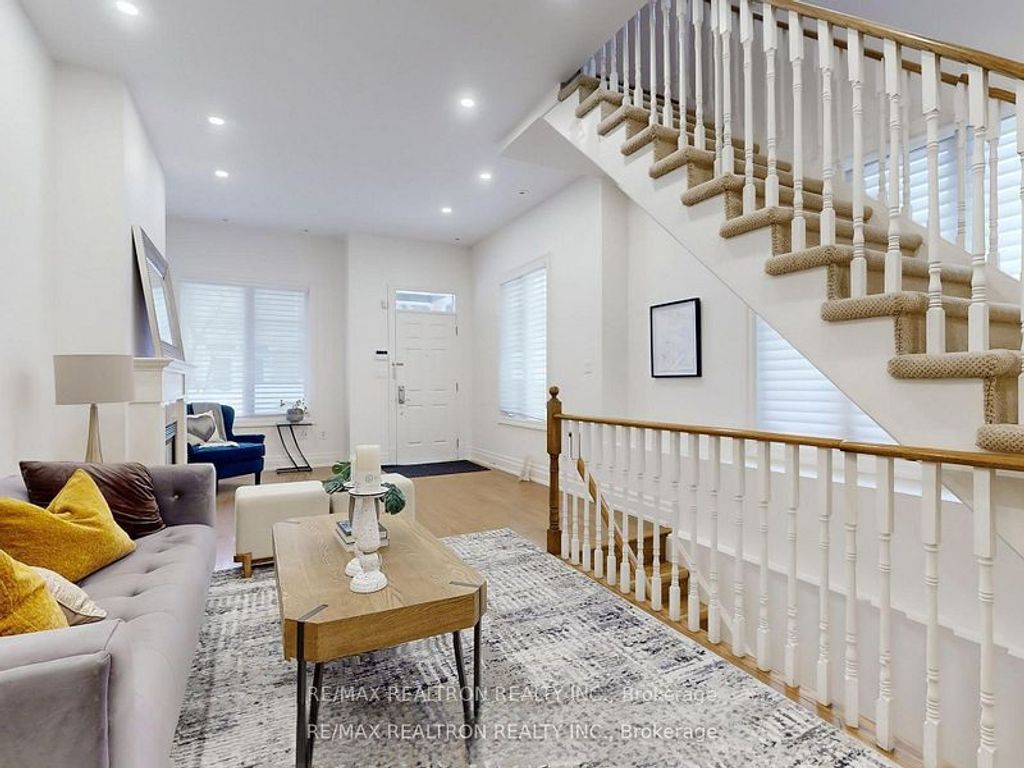 Photo of 47 York Mills Road #215, Toronto, ON M2P 1B6 (MLS # C12655372)