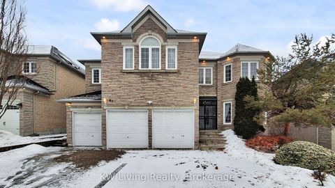 41 Graydon Crescent Richmond Hill ON L4B 3V9