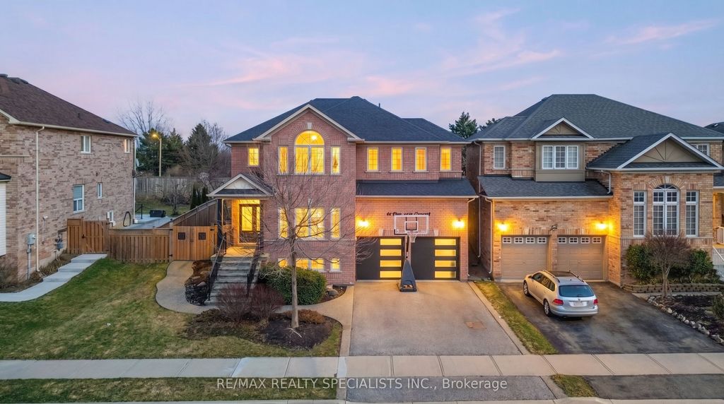 Photo of 44 Dunvegan Crescent, Brampton, ON L7A 2Y2 (MLS # W13044550)