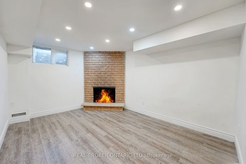 1098 Sawgrass Crescent Bsmt Mississauga ON L5C 3V4