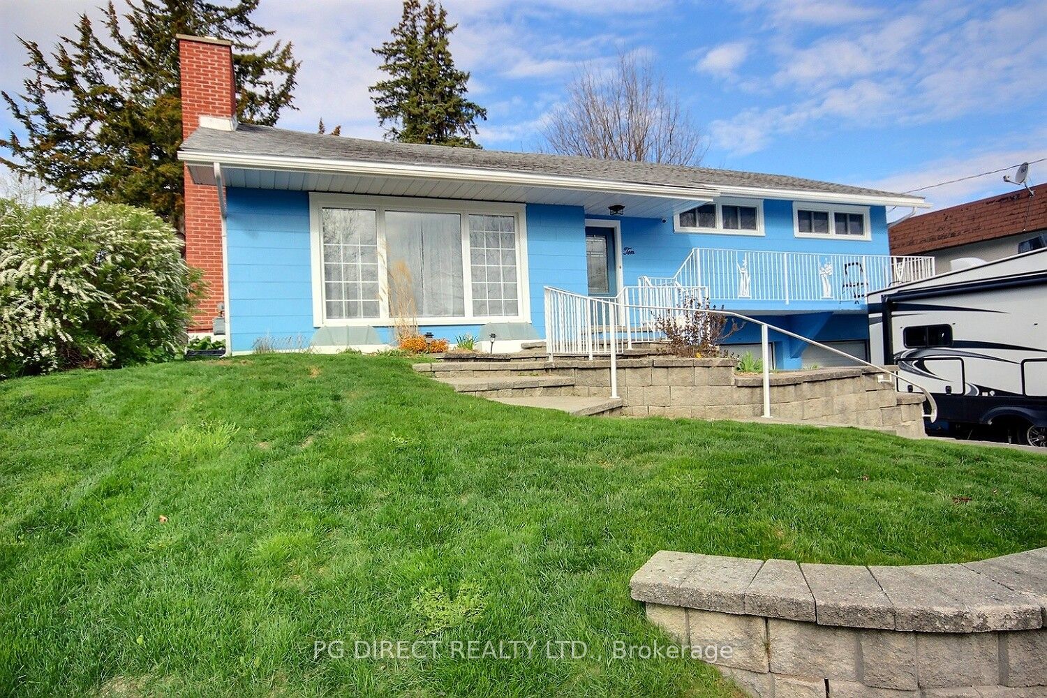 Photo 1 of 25 — 10 Victoria Avenue, Quinte West, ON K8V 4Z1