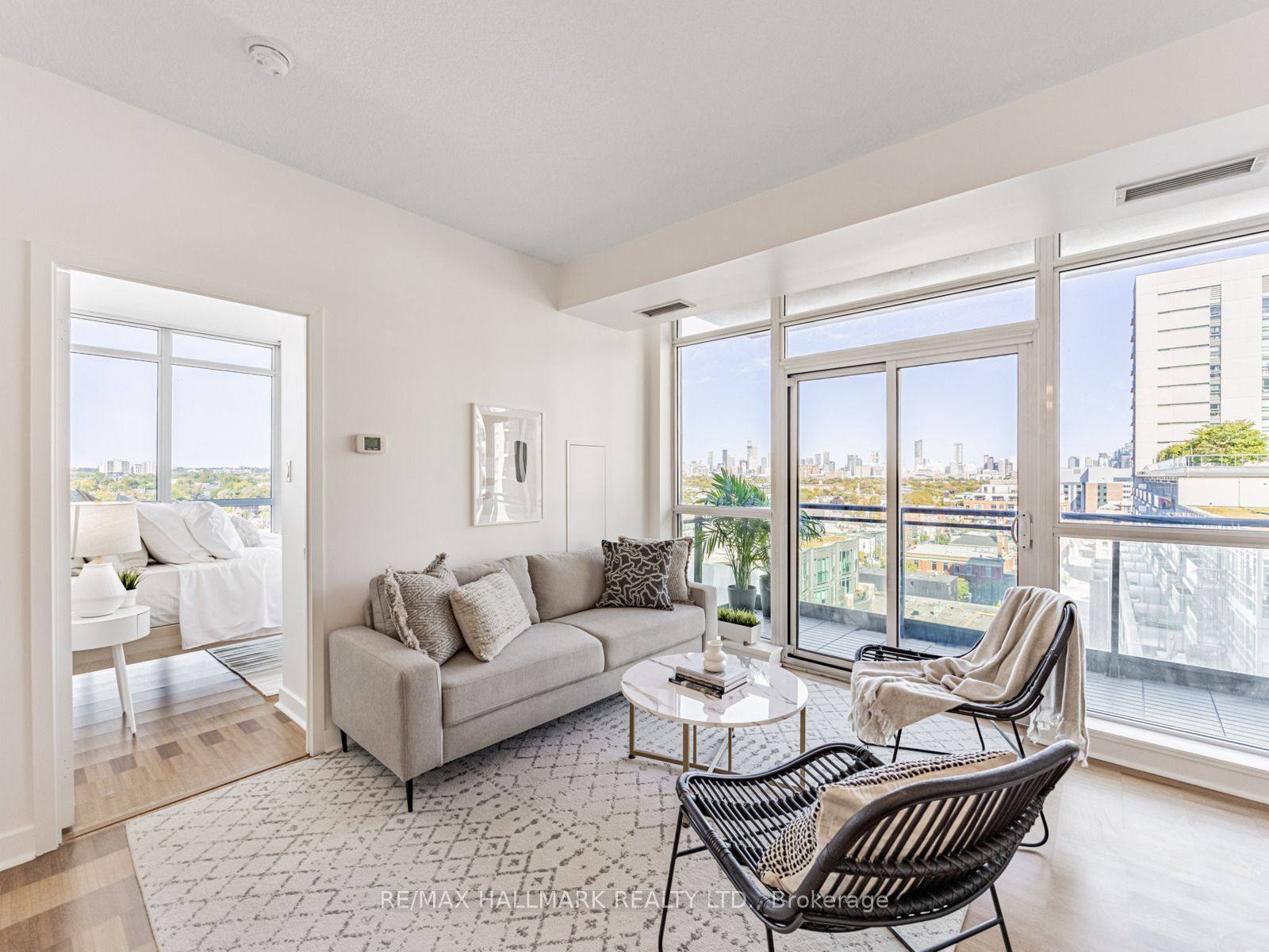 1171 Queen Street W 1104