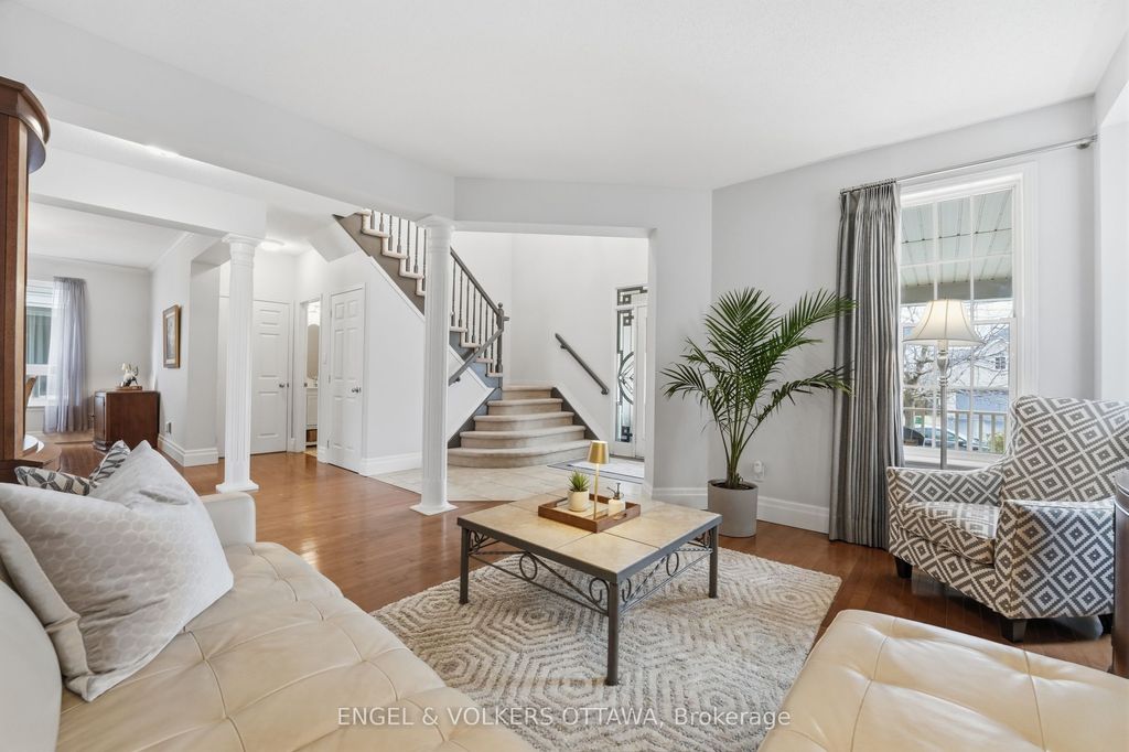 Photo of 31 Leatherwood Crescent, Barrhaven, ON K2J 4X9 (MLS # X12965738)