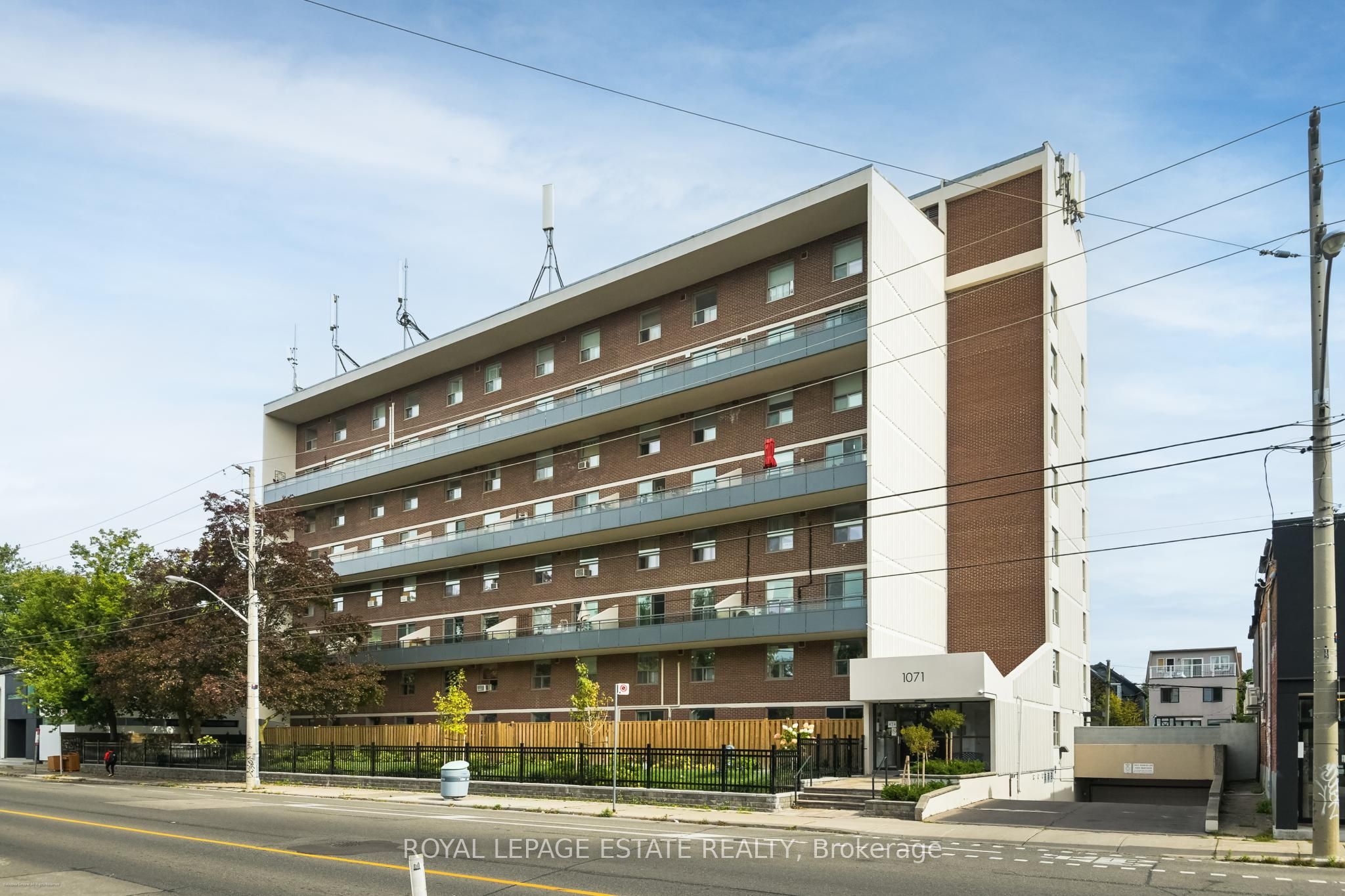 1071 Woodbine Avenue 311