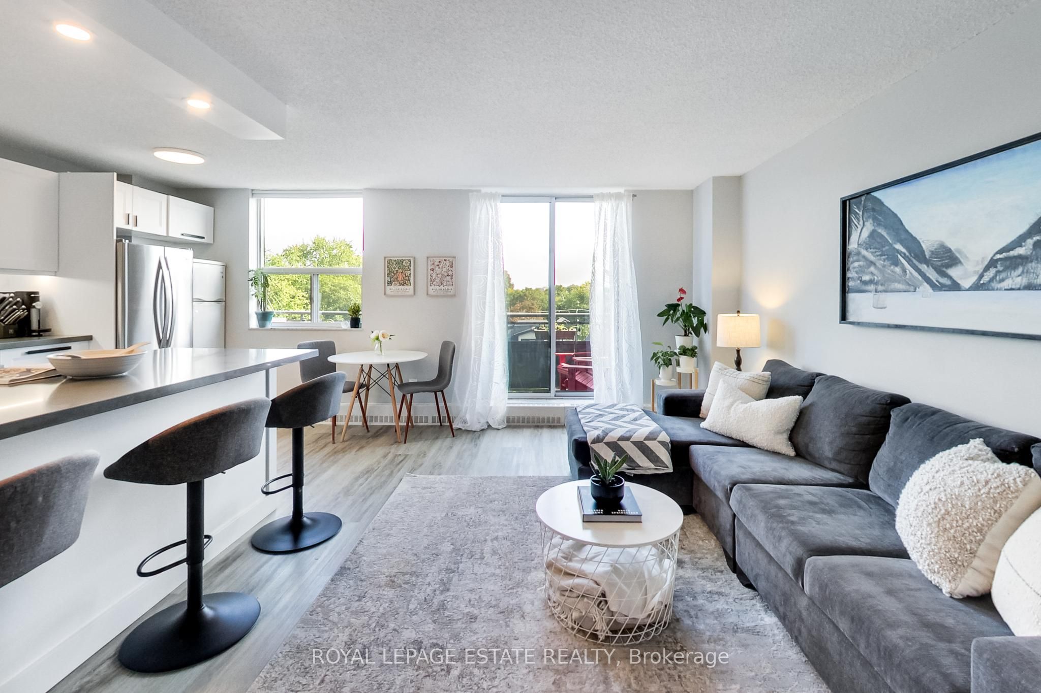 1071 Woodbine Avenue 311
