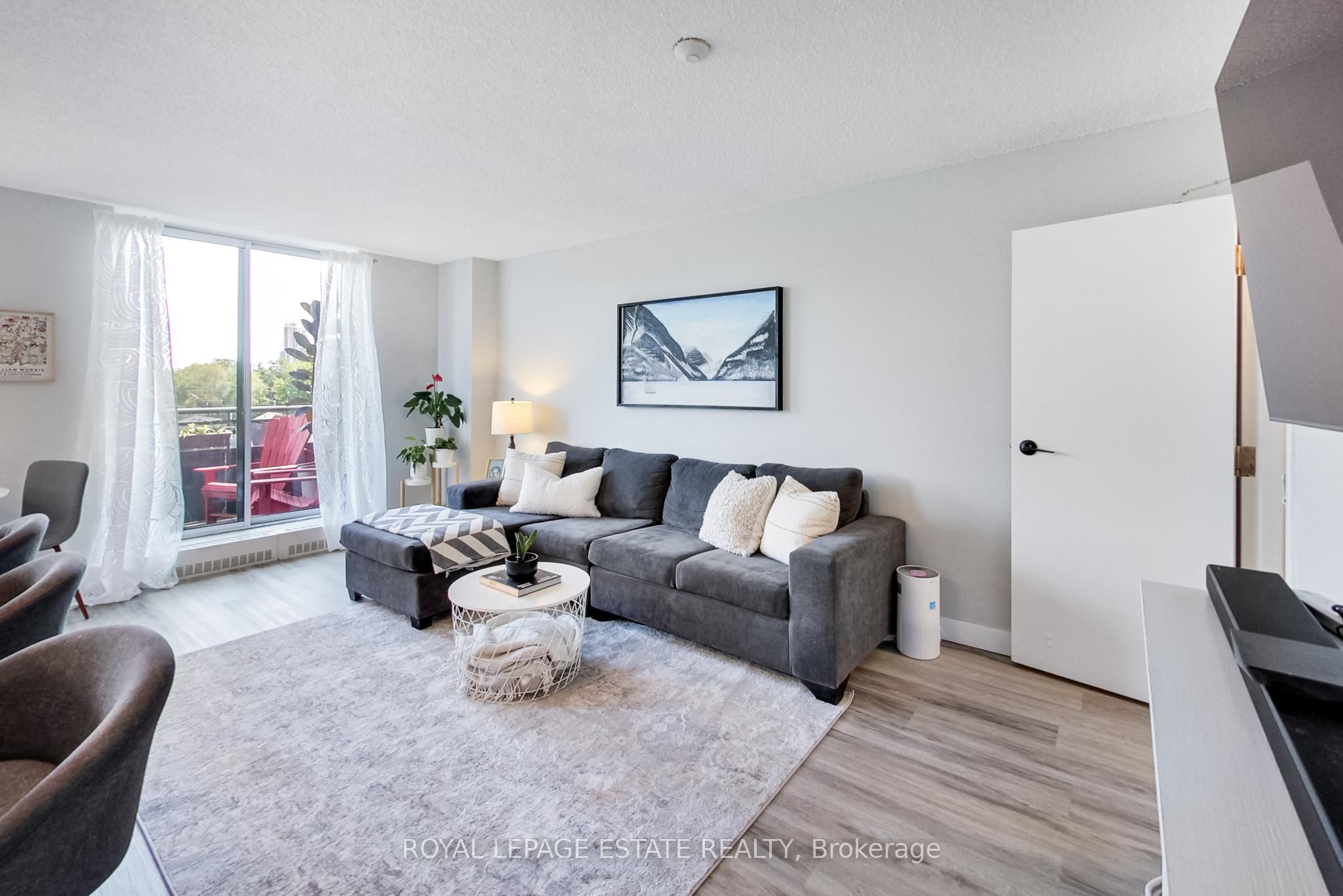 1071 Woodbine Avenue 311