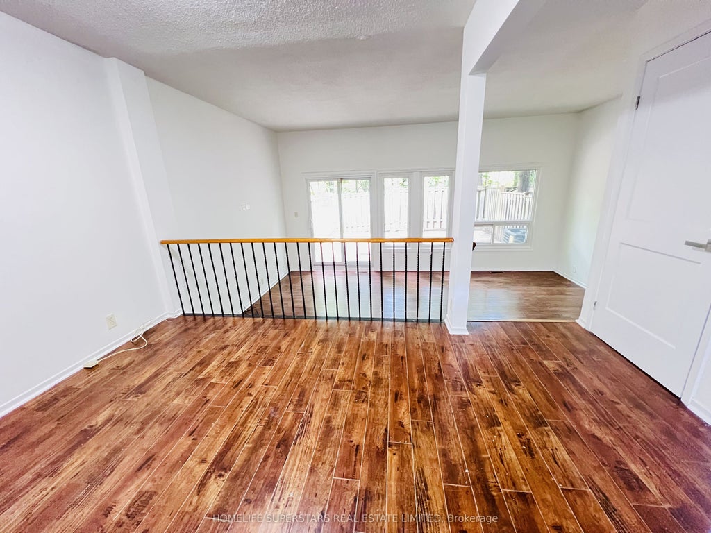 Photo of 2050 Upper Middle Road #158, Burlington, ON L7P 3R9 (MLS # W13711234)